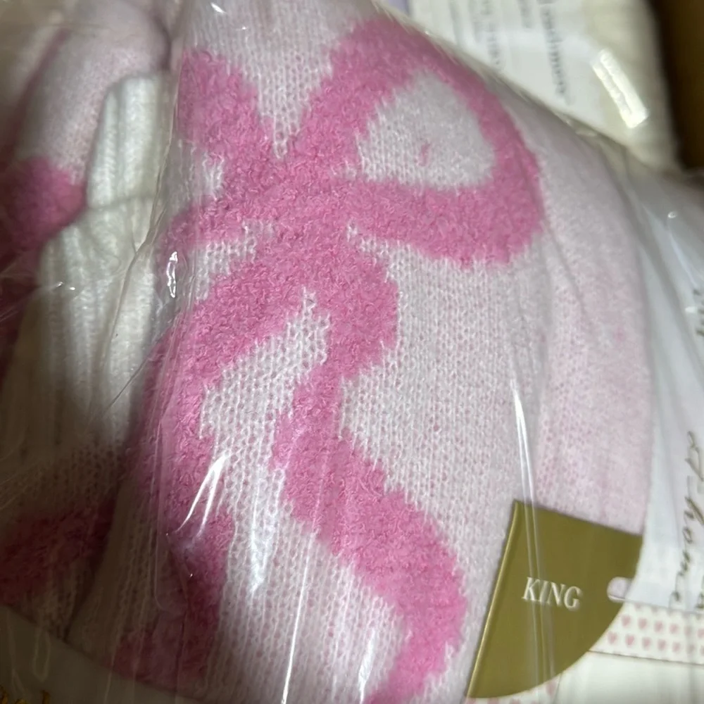 - Cupcakes and cashmere pink ribbon/bow, king size reversible, knit blanket 🎀🎀🎀
